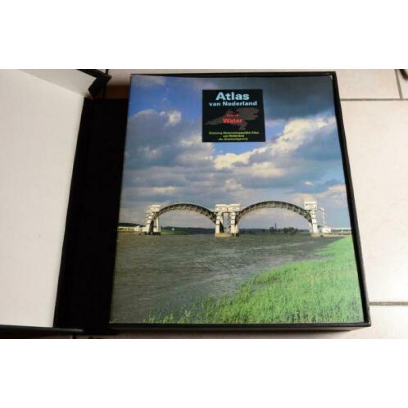 Atlas van Nederland 20 delen incl cassette 1984