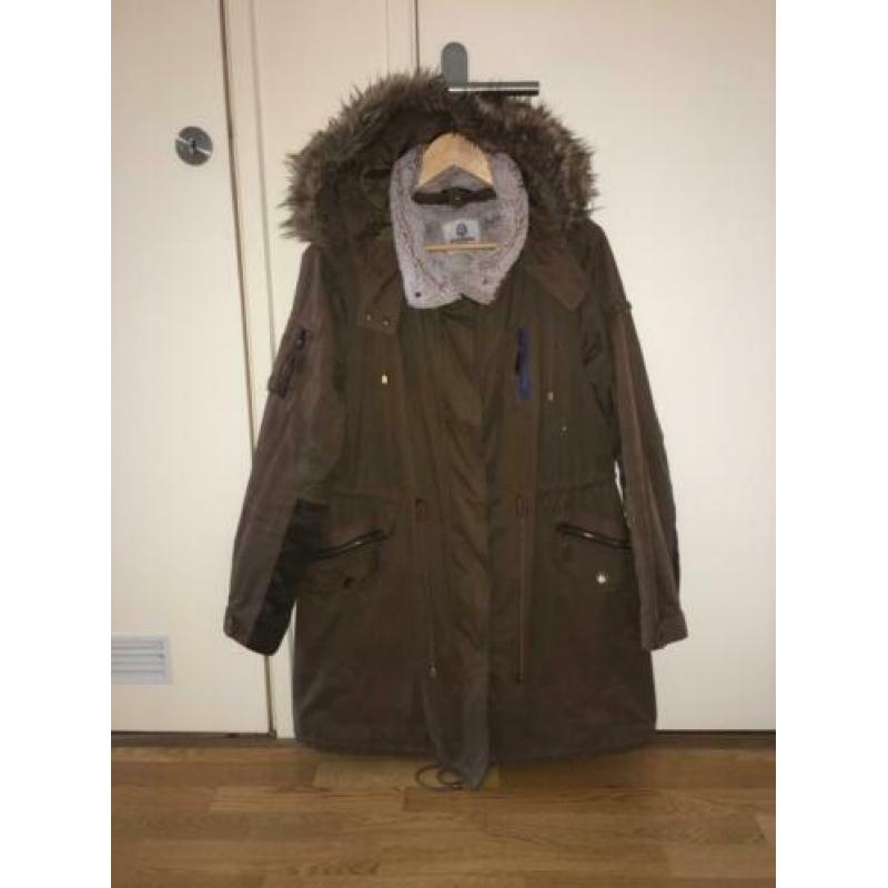 Dames winterjas , merk Beaumont Blue. Kleur groen. Maat 44.