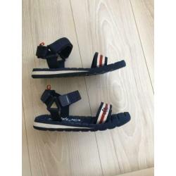 Blauwe sandalen S. Oliver rood wit 37