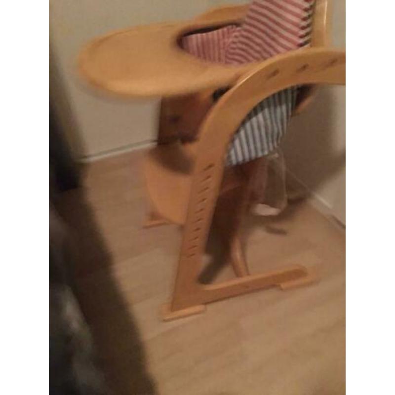 Houten kinderstoel