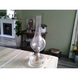 Mooie oude glazen olielamp.