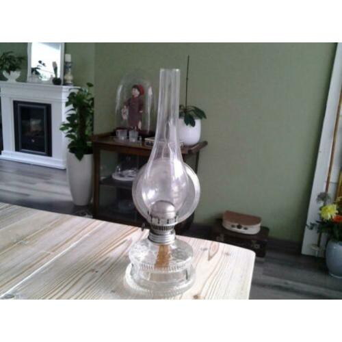Mooie oude glazen olielamp.