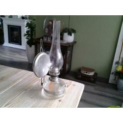 Mooie oude glazen olielamp.