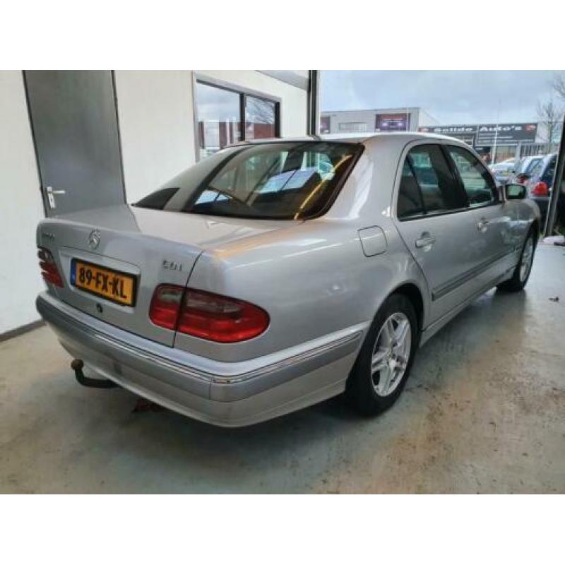Mercedes-Benz E-klasse 200 CDI Elegance TOP STAAT!/ AIRCO/ C