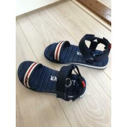 Blauwe sandalen S. Oliver rood wit 37
