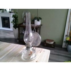 Mooie oude glazen olielamp.