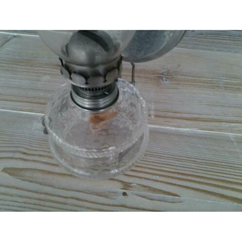 Mooie oude glazen olielamp.