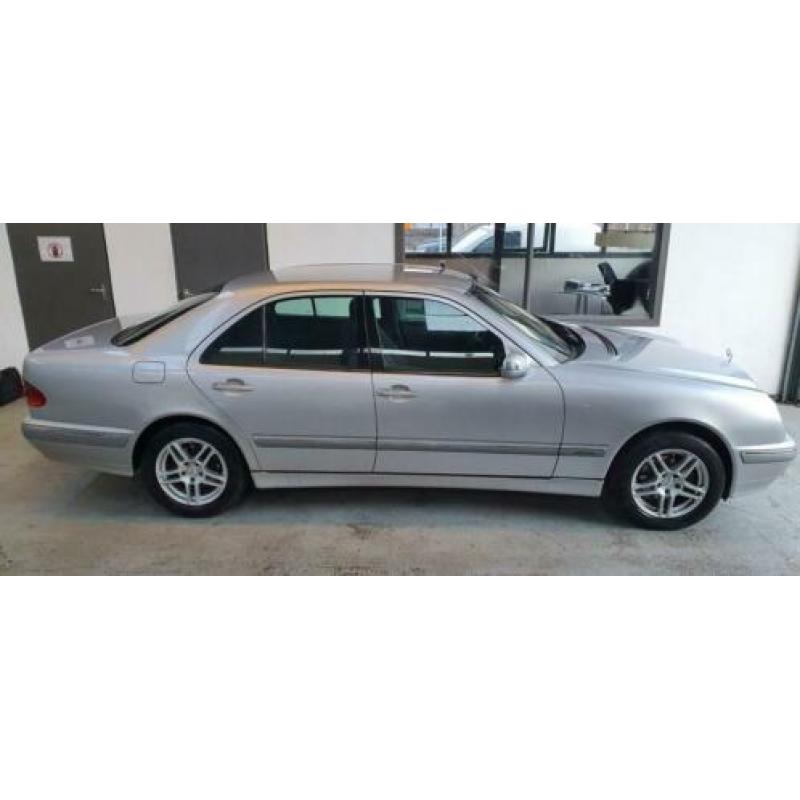 Mercedes-Benz E-klasse 200 CDI Elegance TOP STAAT!/ AIRCO/ C