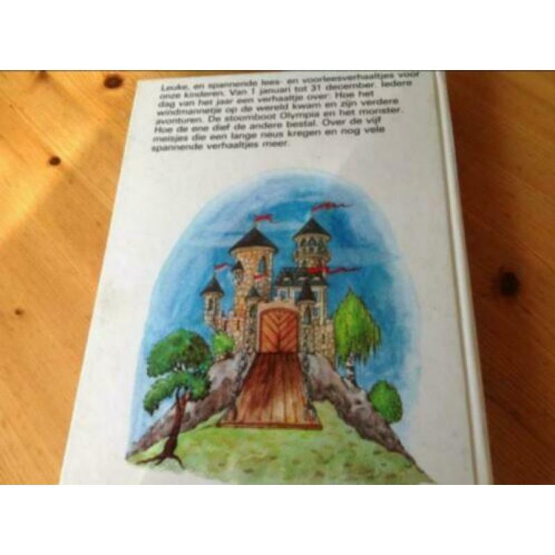 Dik boek Sprookjes uit de wijde wereld harde kaft