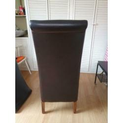 Eetkamerstoelen.