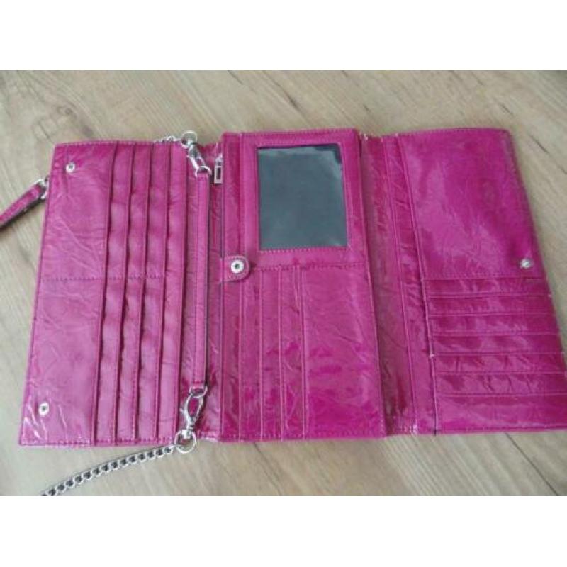Gratis : Hele mooie GUESS clutch cq schoudertas//zgan