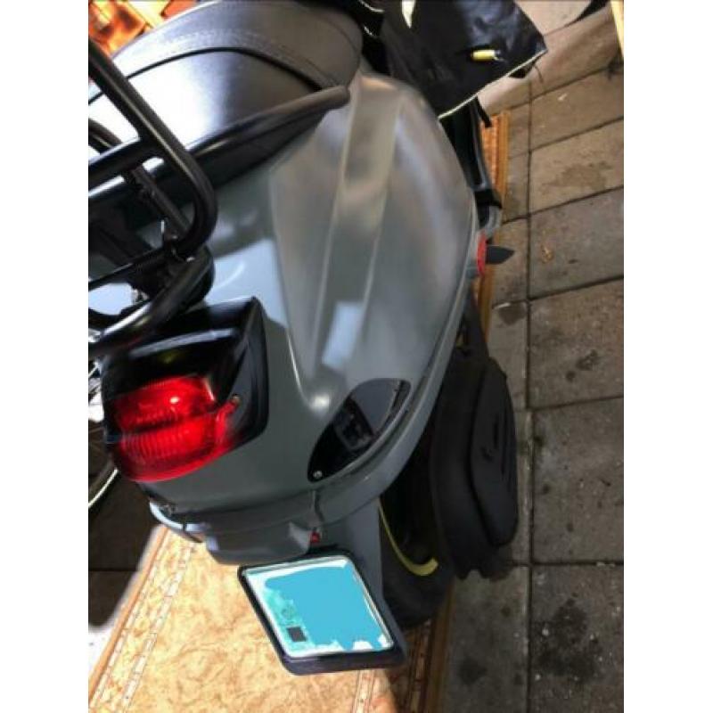 Dark Nardogrey/Blue Vespa S 4 takt snor te koop!