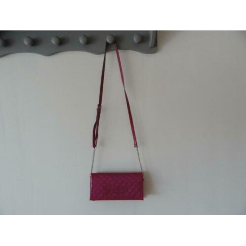 Gratis : Hele mooie GUESS clutch cq schoudertas//zgan