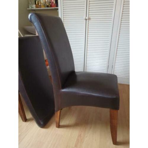 Eetkamerstoelen.