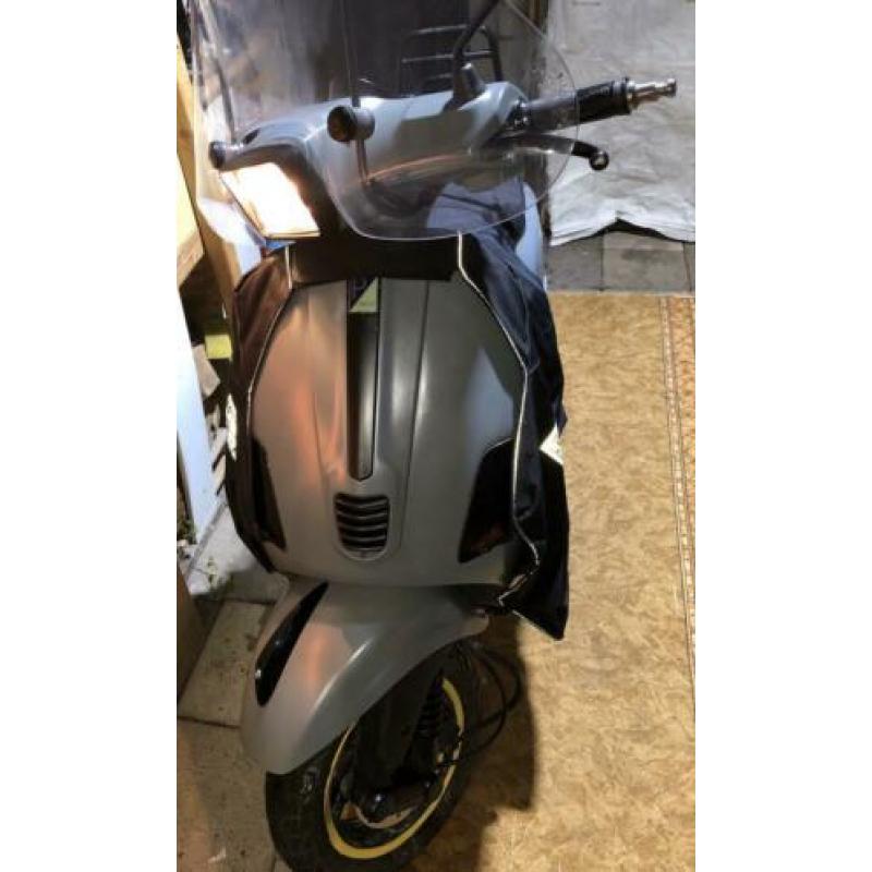 Dark Nardogrey/Blue Vespa S 4 takt snor te koop!