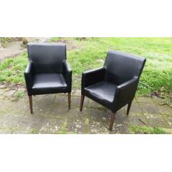 2 zwarte eetkamer stoelen