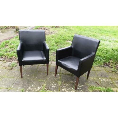 2 zwarte eetkamer stoelen