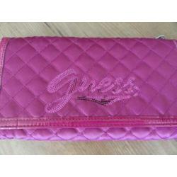 Gratis : Hele mooie GUESS clutch cq schoudertas//zgan