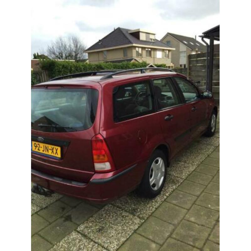 Ford Focus 1.6 I Wagon 2002 Rood