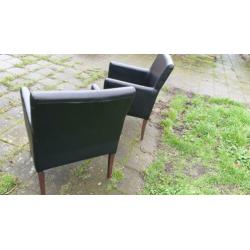 2 zwarte eetkamer stoelen
