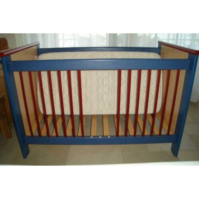 Ledikantje incl lattenbodem, matras en moltons