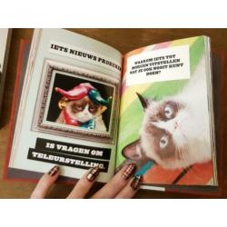 Grumpy Cat levensgids en ansichtkaarten