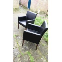 2 zwarte eetkamer stoelen