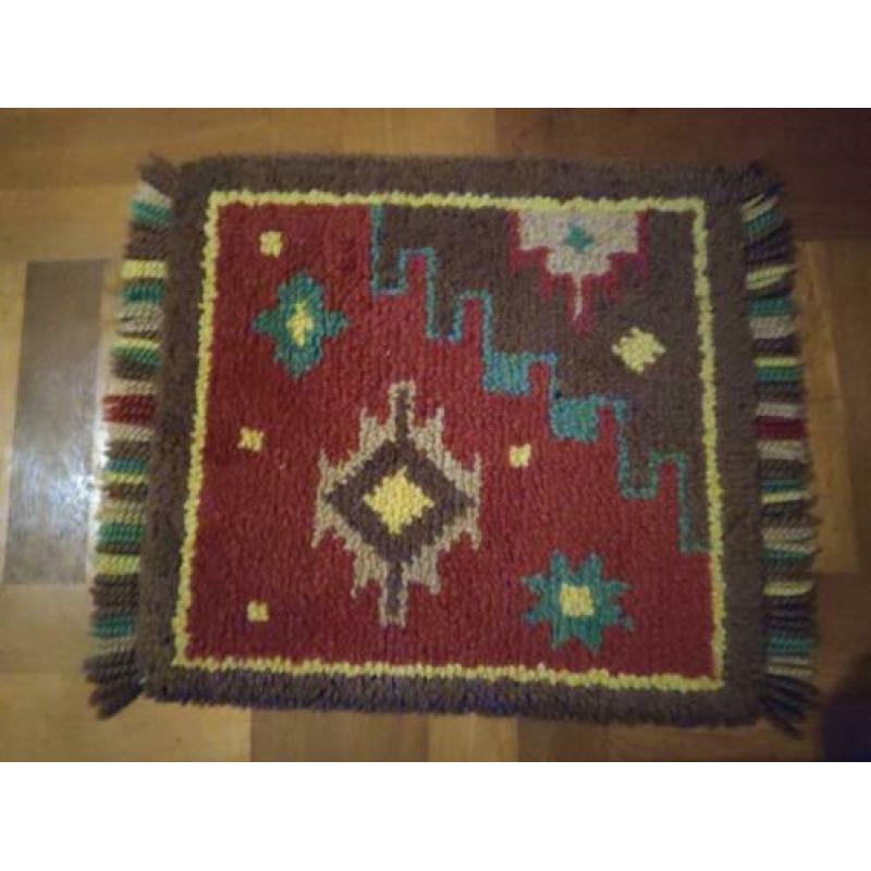 Kleed wollen,114 bij 75 cm en 57 bij 46 cm