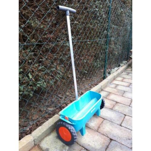 Mooie Gardena graszaaimachine
