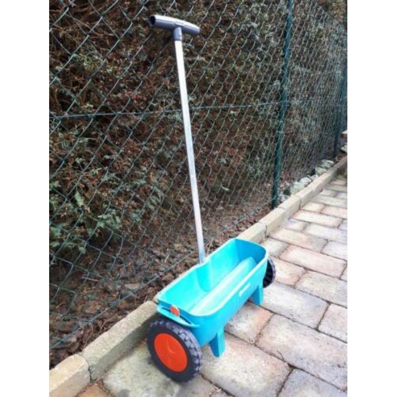 Mooie Gardena graszaaimachine