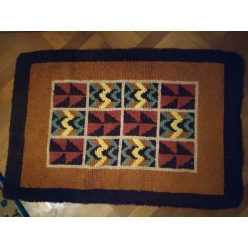 Kleed wollen,114 bij 75 cm en 57 bij 46 cm