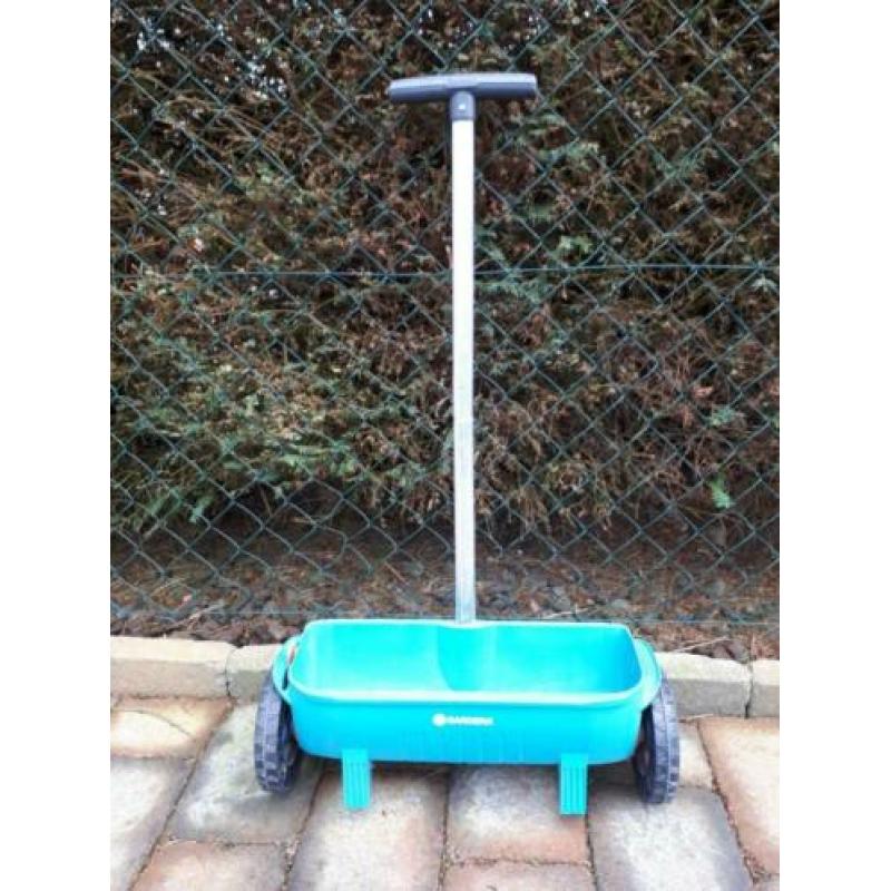 Mooie Gardena graszaaimachine