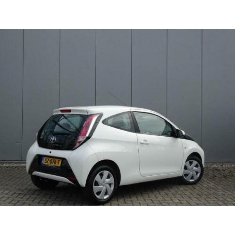 Toyota Aygo 1.0 VVT-i X-Nav 3-deurs | Airco | Navigatie | Pa
