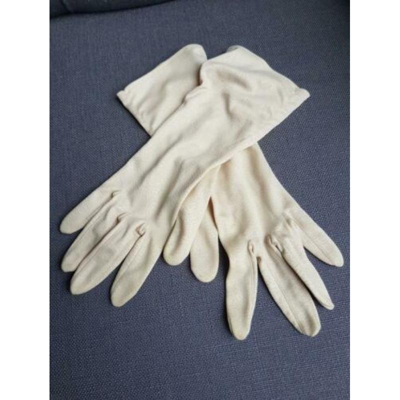 Brocante crème dameshandschoenen jaren 60