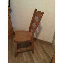 Houten stoelen
