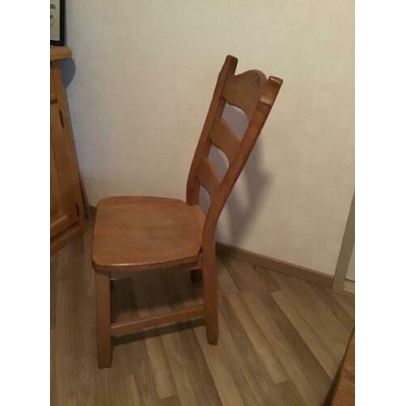 Houten stoelen