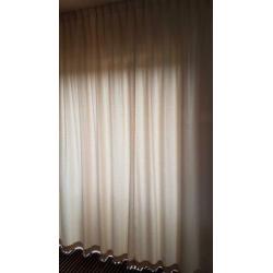 Overgordijnen kamerhoog (257cm) crème kleurig. 2x305cm breed