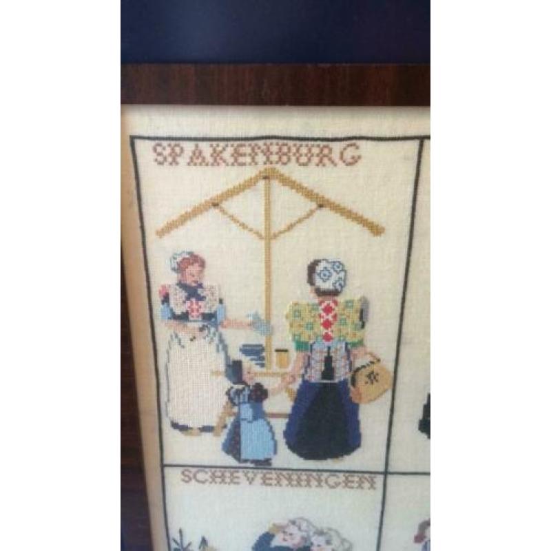 Schilderij kruissteek Klederdrachtten met houten lijst