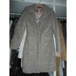 Grijze boucle jas - H&M mt. 36