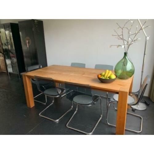 Eiken eettafel massief van het merk Topform