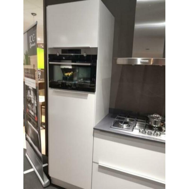 showroom keuken nieuw. incl.5 AEG apparaten