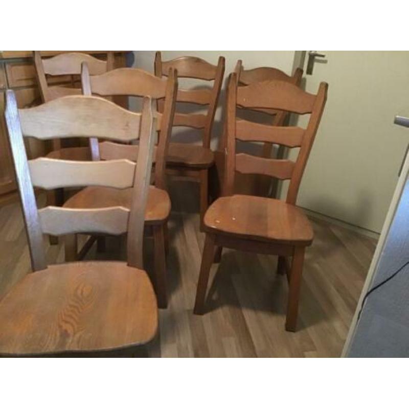 Houten stoelen