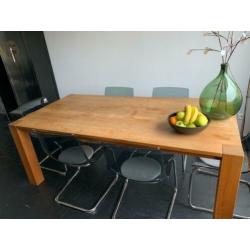 Eiken eettafel massief van het merk Topform