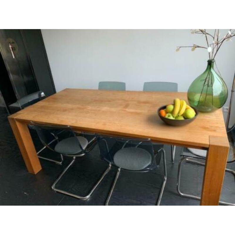 Eiken eettafel massief van het merk Topform
