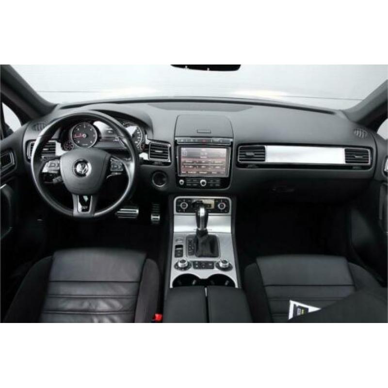 Volkswagen Touareg 3.0 TDI Highline (Grijs Kenteken) R-line