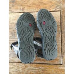 Teva sandalen maat 36.