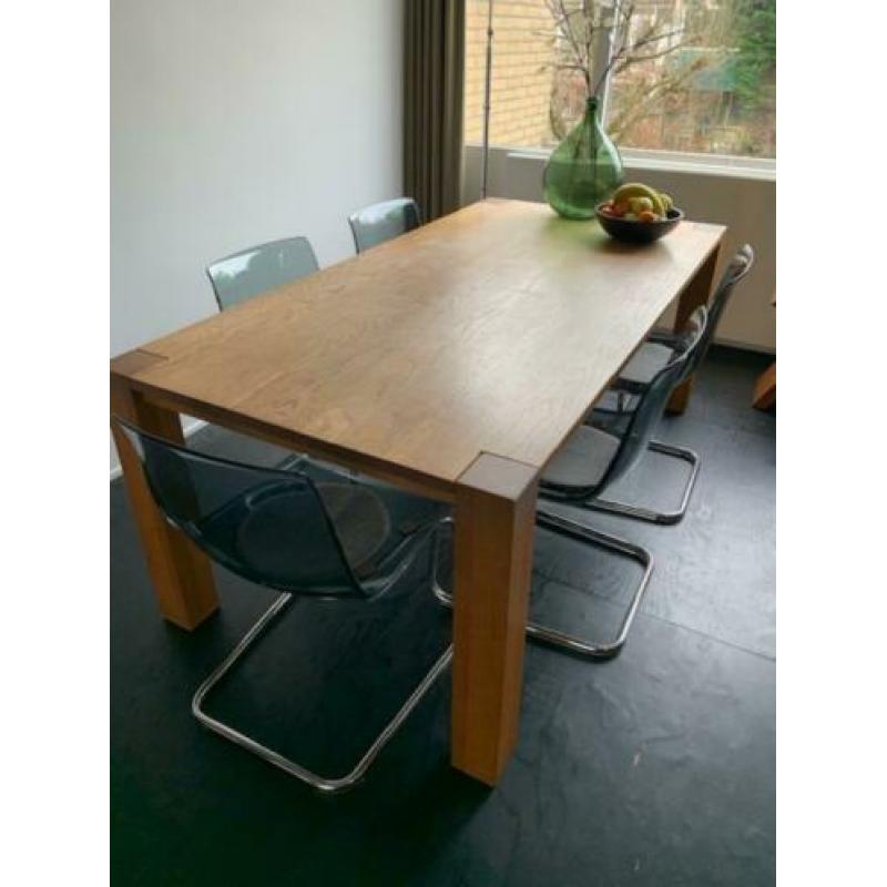 Eiken eettafel massief van het merk Topform