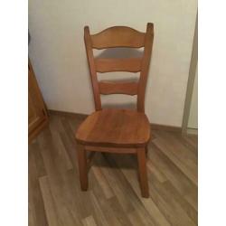 Houten stoelen