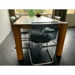 Eiken eettafel massief van het merk Topform