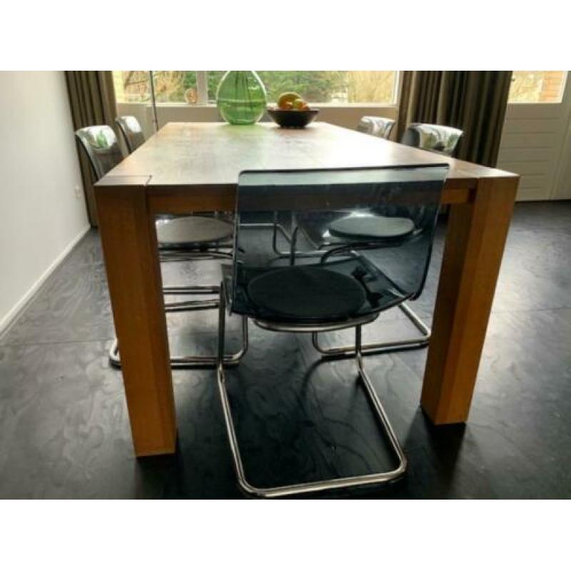Eiken eettafel massief van het merk Topform